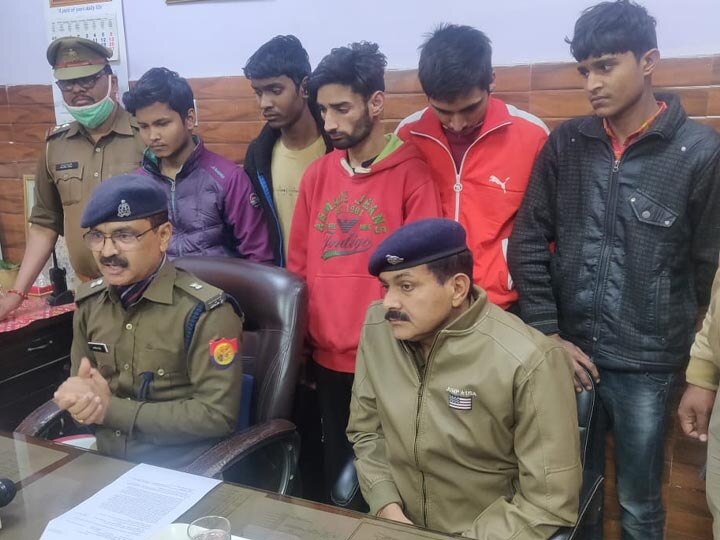 Noida Police arrested five accused for demanding 60 lakh rupees extortion from District Panchayat President नोएडा: नीरज बवाना के नाम पर जिला पंचायत अध्यक्ष से मांगी 60 लाख की रंगदारी, पांच आरोपी गिरफ्तार