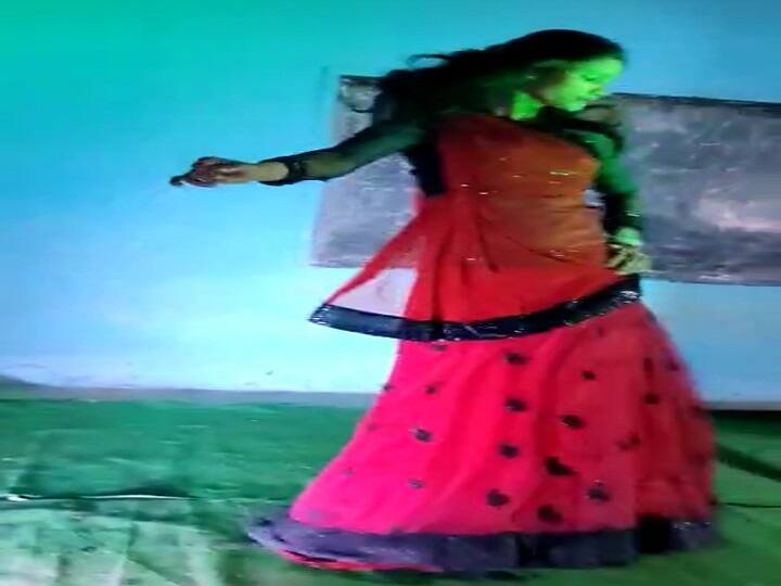 बिहार: शिक्षा के मंदिर में हुई शर्मनाक हरकत, क्लासरूम में बार बालाओं का अश्लील डांस