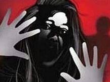 मानवता हुई शर्मसार, छेड़खानी का विरोध करने पर महिला की गोद से बच्ची को छीन किया आग के हवाले