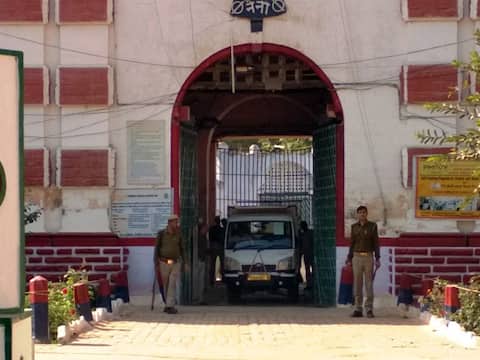 Exclusive: 'अनारकली' की जुदाई और जेल की तन्हाई ने सलीम को बना दिया शायर, जानें शबनम के आशिक के 17 दिलचस्प किस्से Exclusive: 'अनारकली' की जुदाई और जेल की तन्हाई ने सलीम को बना दिया शायर, जानें शबनम के आशिक के 17 दिलचस्प किस्से