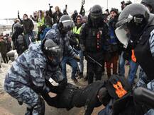 रूस में नवलनी के समर्थन में प्रदर्शन, पांच हजार से ज्यादा लोग हिरासत में लिए गए