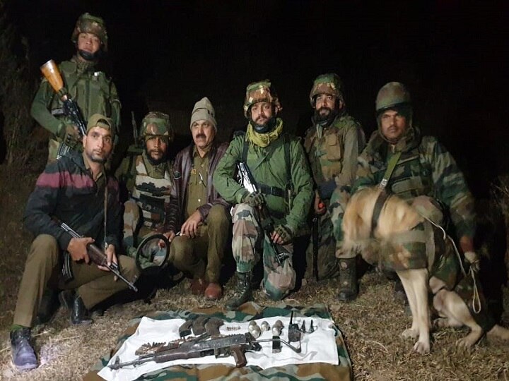 Jammu kashmir Weapons and ammunition recovered from the forest area of Gadyog in Rajouri Indian Army Police ANN  जम्मू: जवानों ने आतंकियों के मंसूबे को किया नाकाम, राजौरी जिले में भारी मात्रा में हथियार बरामद