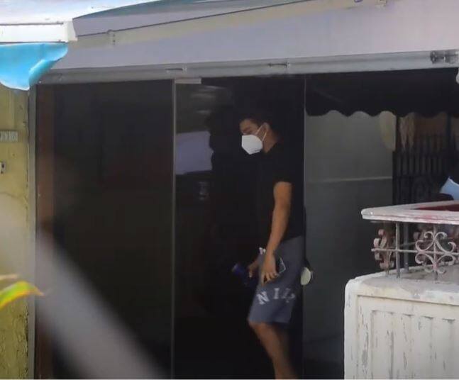 बॉलीवुड अभिनेत्री रिया चक्रवर्ती जिम के बाहर स्पॉट हुई हैं. इस दौरान उनके साथ उनके भाई शौविक चक्रवर्ती भी मौजूद थे. बता दें कि रिया दिवंगत अभिनेता सुशांत सिंह राजपूत की मौत के बाद से ही चर्चा में हैं.