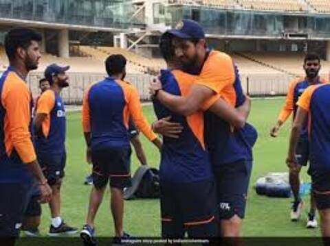 IND vs ENG: भारतीय टीम का क्वॉरंटीन समय हुआ पूरा, मैदान पर नजर आए खिलाड़ी, ट्रेनिंग की तस्वीरें आई सामने IND vs ENG: भारतीय टीम का क्वॉरंटीन समय हुआ पूरा, मैदान पर नजर आए खिलाड़ी, ट्रेनिंग की तस्वीरें आई सामने
