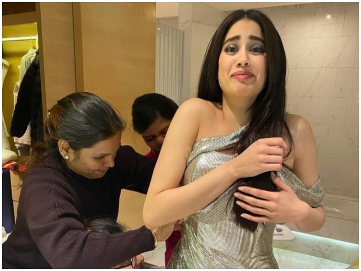 Dress becomes trouble for Jahnavi Kapoor ड्रेस बनी जाह्नवी कपूर के लिए मुसीबत, शेयर की दिलचस्प तस्वीर