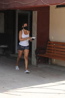 मलाइका की फिटनेस देख सोहेल खान और संजय कपूर की पत्नी भी Pilate करने GYM पहुंचीं, देखें तस्वीरें