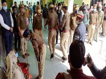 अचानक तहसील पहुंची आईजी भीड़ देखकर हुईं नाराज, पुलिसकर्मियों को लगाई फटकार