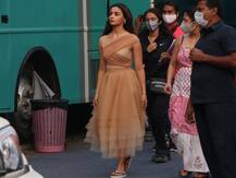 In Pics: Alia Bhatt शूट करती हुईं स्पॉट, Purple Haze ड्रेस में Kiara Advani पहुंची बांद्रा
