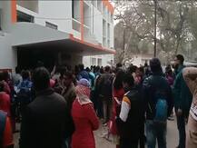 बीएसए विभाग के सामने खत्म हुआ कोरोना का डर, जमकर उड़ाई गई नियमों की धज्जियां