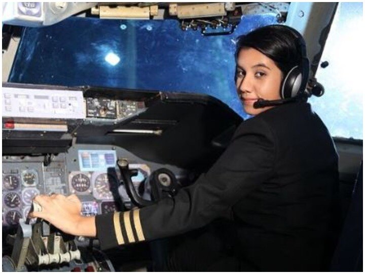 Ayesha Aziz of Jammu and Kashmir becomes the youngest female pilot of the country जम्मू-कश्मीर की आयशा अजीज बनीं देश की सबसे कम उम्र की महिला पायलट