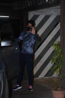 शादी के बाद फिट होने के लिए GYM में खूब पसीना बहा रहे वरुण धवन, देखें Post Workout तस्वीरें