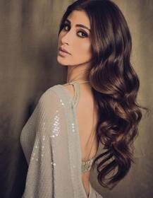 नागिन एक्ट्रेस मौनी रॉय की साड़ी में तस्वीरें वायरल, लोग हुए उनके इस लुक के दीवाने