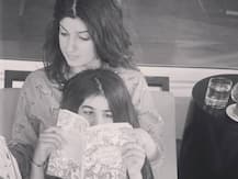 Akshay Kumar की बेटी ने बजाया Twinkle Twinkle Little Star, लेकिन मम्मी ने सिर्फ़ गिटार दिखाया चेहरा नहीं