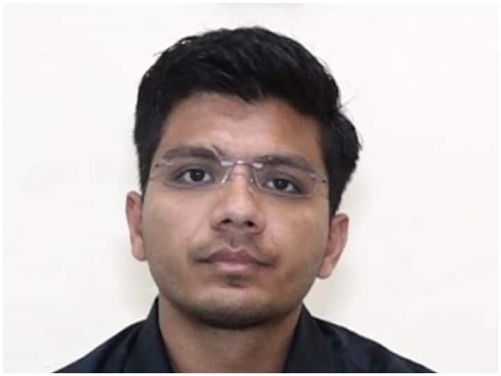 Success Story Of IAS Topper Shubham Gupta | IAS Success Story: जॉब के ...