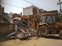 प्रयागराज: बाहुबली अतीक के एक और करीबी का आशियाना ज़मींदोज़, अब तक हुई 50 से ज्यादा कार्रवाई