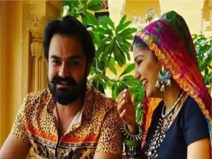 आपको बता दें, सपना चौधरी ने साल 2020 में जनवरी में अपने ब्वॉयफ्रेंड वीर साहू से शादी की थी और फिर उसके बाद अक्टूबर के महीने में वो बेबी ब्वॉय की मां बनी थीं. कुछ दिनों पहले सपना ने बेटे की फोटो भी शेयर की थी जो कि तेजी से सोशल मीडिया पर वायरल हुई थी.