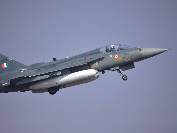 सैन्य ताकत बढ़ा रहा भारत, अब लड़ाकू विमान तेजस के नए वर्जन की तैयारी India is increasing military strength preparations for new version of Tejas ann सैन्य ताकत बढ़ा रहा भारत, अब लड़ाकू विमान तेजस के नए वर्जन की तैयारी