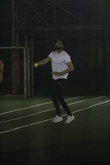 क्रिकेट पिच पर दिलचस्प मुकाबला, आपस में भिड़े आर्यन खान और अहान शेट्टी, देखें तस्वीरें