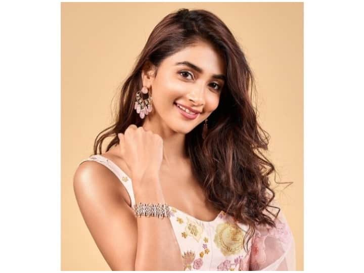 When fan asked nude photo from Pooja Hegde actress gave a befitting reply पूजा हेगडे से फैन ने मांगी न्यूड फोटो, एक्ट्रेस ने यूं दिया करारा जवाब