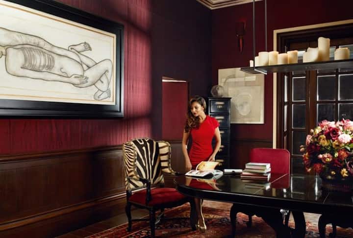 शाहरुख ने ये बंगला 13.32 करोड़ रुपए में खरीदा था.जिसे नो जन्नत का देना चाहते थे,लेकिन बाद में इसका नाम मन्नत रखा गया.इस बंग्ले में कई पुरानी फिल्मों की शूटिंग की गई है.