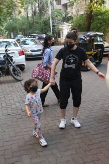 सोहा अली खान की कार्बन कॉपी हैं बेटी इनाया खेमू, मुंबई में दोनों Twinning करते दिखे