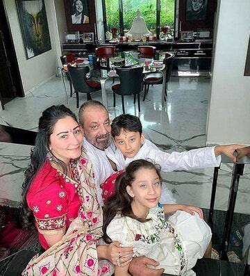 लेकिन मान्यता के अपनेपन ने उनका दिल जीत लिया और दोनों एक दूसरे के साथ रिलेेशनशिप में आ गए आखिरकार दोनों ने 2008 में शादी का फैसला ले लिया.