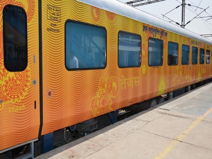 First AC 3-Tier Economy Class Coach rolled out by Indian Railways on Wednesday ANN अब रेलवे बढ़ाएगा थर्ड एसी का किराया, 'AC 3-टियर इकॉनमी' नाम का आएगा नया क्लास