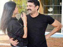 खुल्लम खुल्ला प्यार करेंगे हम दोनों: Bigg Boss 14 में सबके सामने हाथों में हाथ डाले Eijaz Khan और Pavitra Punia हुए रोमांटिक