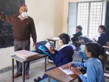 जम्मू कश्मीर: बढ़ते कोरोना के मद्देनजर स्कूल 18 अप्रैल तक बंद, समय पर होंगी परीक्षाएं