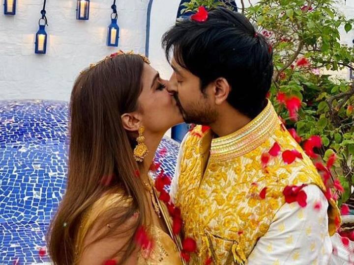 Shaza Morani & Priyaank Sharma Share Passionate Lip Lock; Shraddha Kapoor Pens Heartfelt Post For Them शादी के बाद शजा मोरानी और प्रियांक शर्मा की लिपलॉक वाली तस्वीर वायरल, एक्ट्रेस श्रद्धा कपूर ने दी बधाई