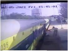Viral video: चलती ट्रेन में चढ़ते दिव्यांग को बचाने के लिए RPF जवान ने दिखाई ऐसी जाबांजी, जानें आखिर हुआ क्या