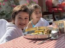 Kareena Kapoor ने शेयर की Taimur और Inaaya की क्यूट तस्वीर, खाना एन्जॉय करते नज़र आए दोनों