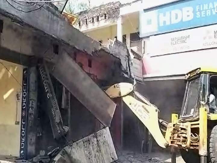 illegal construction demolished in prayagraj uttar pradesh ann इलाहाबाद हाईकोर्ट के आदेश पर अवैध निर्माण पर चले बुलडोजर, अधिकारी बोले- जारी रहेगी कार्रवाई