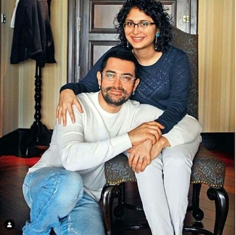 किंग साइज बेड नहीं Aamir Khan के घर में पड़ी हैं चारपाई, ये हैं मिस्टर परफेक्शनिस्ट के घर की INSIDE तस्वीरें