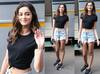 ब्लैक टी-शर्ट और डेनिम शॉर्ट्स में कूल दिखीं Ananya Pandey, देखिए उनकी तस्वीरें