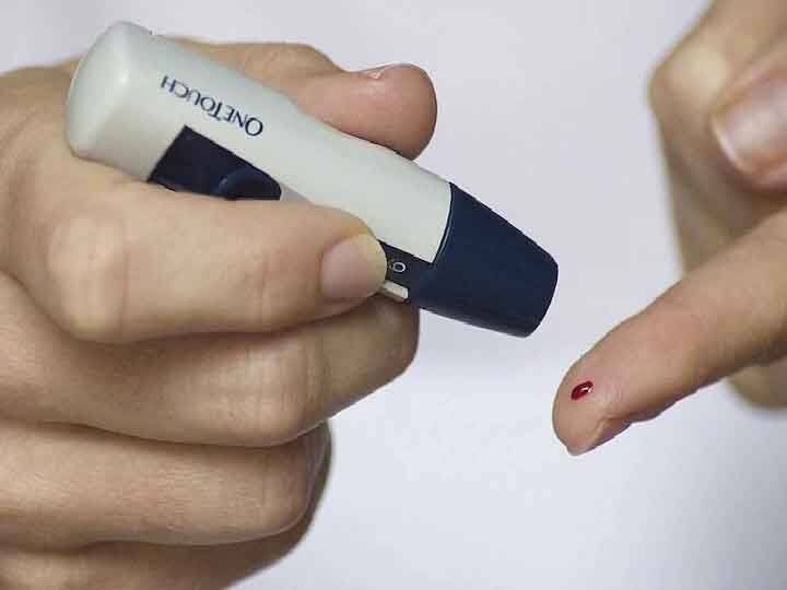 These five things are dangerous for diabetic patients, make a distance from them Health Tips: सर्दियों में इन 5 चीजों का सेवन डायबिटीज के मरीजों के लिए है खतरनाक, तुरंत बना लें दूरी