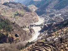 उत्तराखंड के चमोली में ग्लेशियर फटा, तस्वीरों में देखें तबाही का मंजर