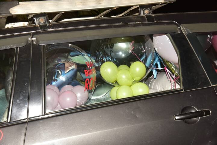 करण जौहर ने आज अपने दोनों बच्चों रूही जौहर और यश जौहर की बर्थडे पार्टी रखी. जिसमें कई स्टार किड्स को स्पॉट किया गया. 