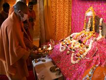 सीएम योगी ने किए रामलला का दर्शन, बोले- देश और दुनिया के सामने प्रस्तुत करेंगे नई अयोध्या