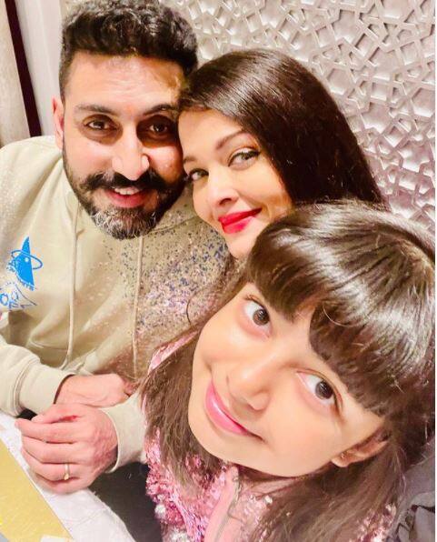 अभिषेक बच्चन और ऐश्वर्या राय बच्चन अपने बेटी अराध्या से बेहद प्यार तो करते ही है लेकिन उनके करीब भी बहुत बताये जाते हैं. आराध्या नाम का अर्थ पूजना बताया जाता है.