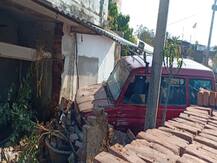 बिहार: दीवार तोड़ती हुई घर में जा घुसी तेज रफ्तार कार, महीला की मौत, एक घायल