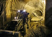 Uttarakhand: चमोली के विनाश की रुला देने वाली तस्वीरें, अभी भी कई जिंदगियों की सांसें मलबे में टूटने का खतरा