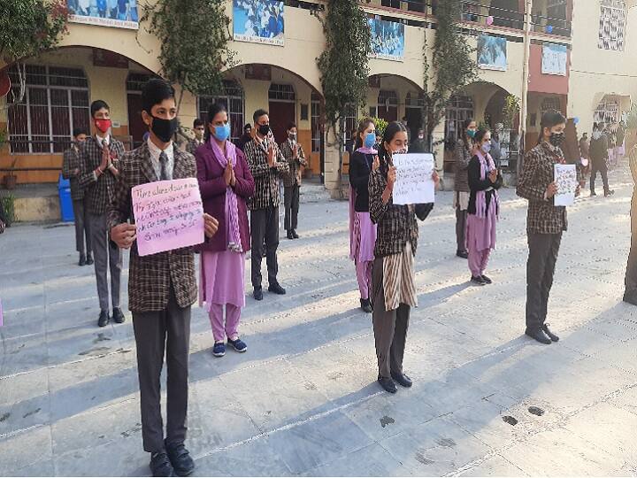 School students pray in Jammu for safe return of missing people in Uttarakhand Chamoli accident ANN उत्तराखंड के चमोली हादसे में लापता लोगों की सुरक्षित वापसी के लिए जम्मू में स्कूली छात्रों ने की प्रार्थना