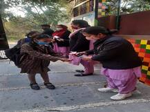 जम्मू में प्राइमरी क्लासेज के लिए आज से खुले स्कूल, कोरोना गाइडलाइंस का किया जा रहा पालन