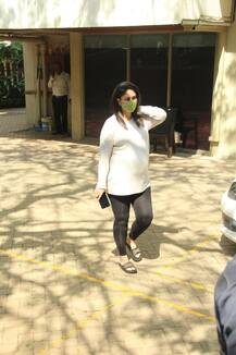 Kareena Kapoor चेक अप के लिए क्लिनिक पहुंचीं, अगले हफ्ते होनी है डिलीवरी, देखें तस्वीरें