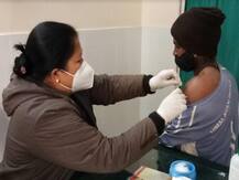 उत्तराखंड: मसूरी में टीकाकरण का दूसरा चरण, सफाई कर्मचारियों को लगी वैक्सीन