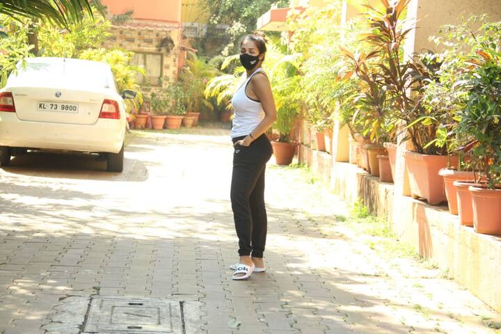 Eat Well, Look Great- मलाइका इसी फिलॉसिफी पर जीती हैं. उनका कहना है कि आप जितना हेल्दी और अच्छा खाएंगे उतने ही फिट रहेंगे. साथ ही वर्कआउट जरुरी है.