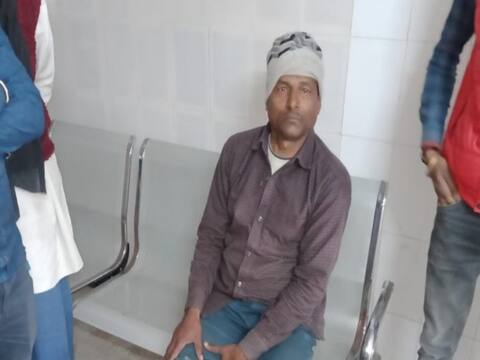 बिहार: शराब लदी गाड़ी को रोकने पर तस्करों ने ASI को मारी ठोकर, पुलिस ने किया गिरफ्तार बिहार: शराब लदी गाड़ी को रोकने पर तस्करों ने ASI को मारी ठोकर, पुलिस ने किया गिरफ्तार