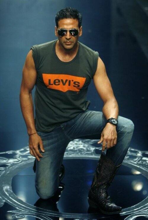 अक्षय कुमार: सुपरस्टार ने अपने अब तक के करियर में 100 से ज्यादा फिल्में पूरी कर ली है. हालंकि ये आंकड़ा अभी भी लगातार बढ़ता जा रहा है. अक्षय कुमार ही कई फिल्मे पाइपलाइन में है. बता दें कि अक्षय ने कई नई हीरोइनों का इंडस्ट्री में डेब्यू भी कराया है. 