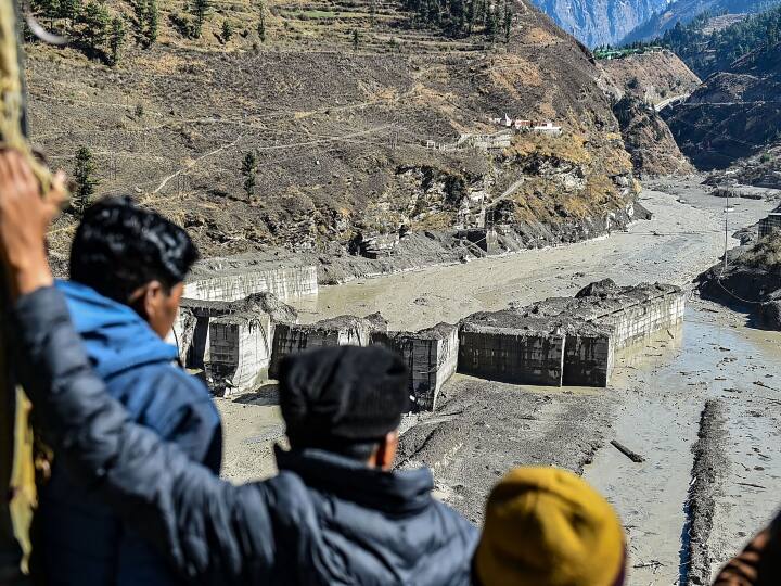 केंद्रीय उर्जा मंत्री आरके सिंह ने प्रभावित क्षेत्र का दौरा किया और बताया कि एनटीपीसी की निर्माणाधीन 480 मेगावाट तपोवन विष्णुगाड परियोजना को अनुमानित 1,500 करोड़ रुपये का नुकसान हुआ है.
